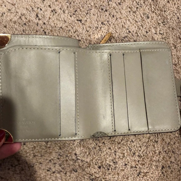 Louis Vuitton Wallet this is in great condition - Picture 8 of 16